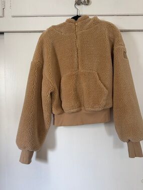 ALO Yoga Foxy Plush Sherpa Jacket in Camel small